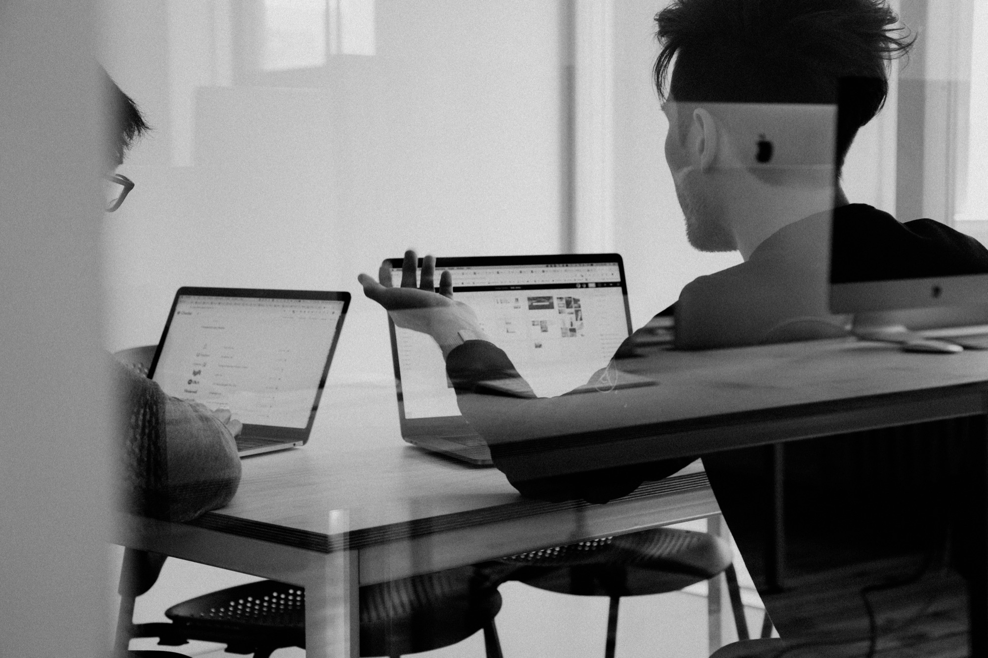 Consultores de Alyseu trabajando